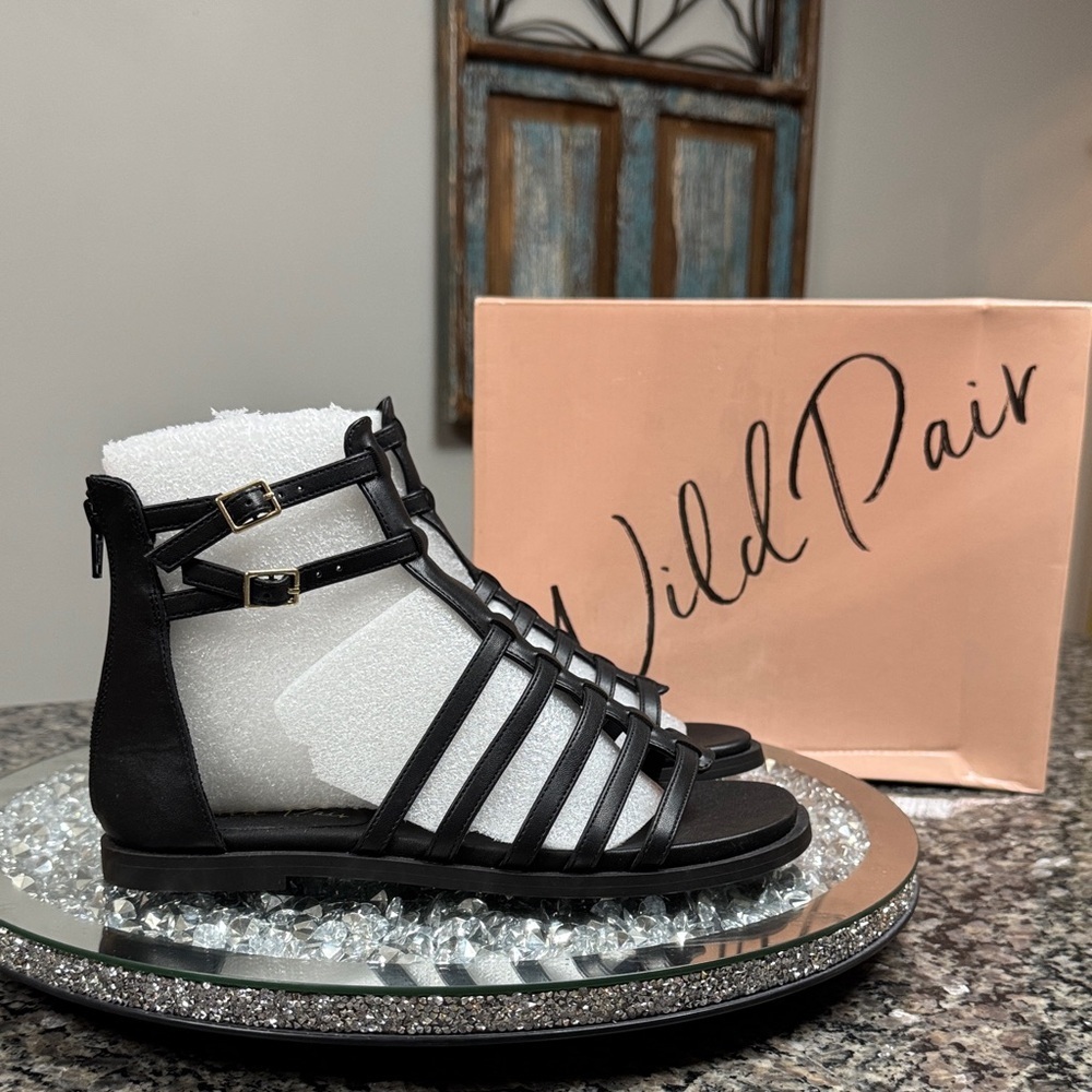 Wild Pair Black Strappy Gladiator Sandals NEW 10